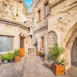 Terra Cave Otel